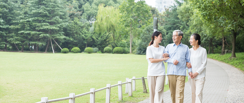 攝圖網(wǎng)_501049644_wx_幸福一家人公園散步（企業(yè)商用）.png